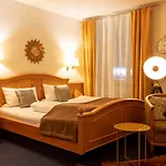 Szálloda Restaurant Gruener Baum Und Altes Tor 3*
