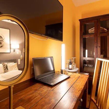 Hotel Restaurant Gruener Baum Und Altes Tor 3*