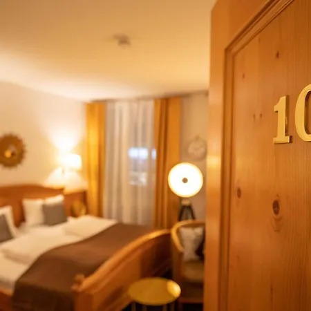 Restaurant Gruener Baum Und Altes Tor 3* باد والدسي