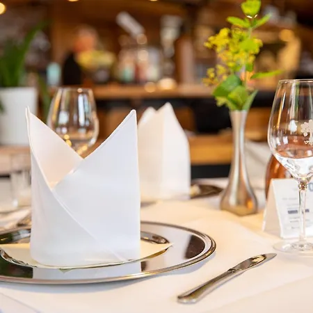Restaurant Gruner Baum Und Altes Tor Otel Bad Waldsee