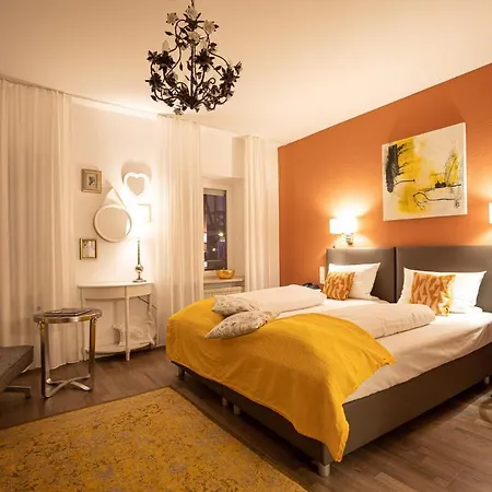 Hotel Restaurant Gruener Baum Und Altes Tor 3*