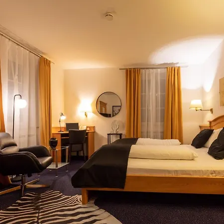 Restaurant Gruener Baum Und Altes Tor باد والدسي