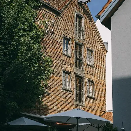 Restaurant Gruner Baum Und Altes Tor Otel 3*