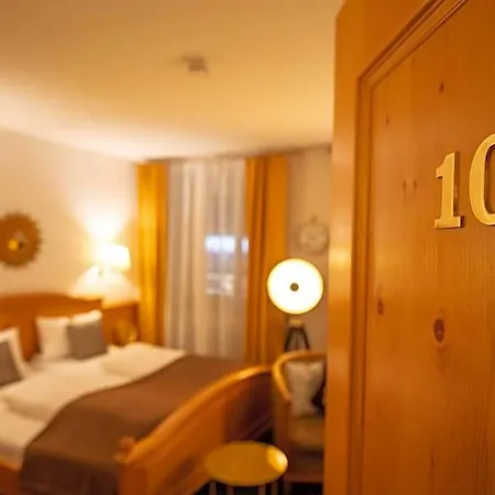 Restaurant Gruener Baum Und Altes Tor 3*