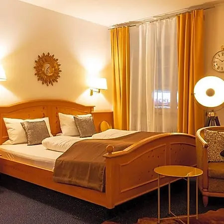 Restaurant Gruener Baum Und Altes Tor Hotel 3*