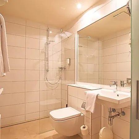 Restaurant Gruener Baum Und Altes Tor Hotel 3*